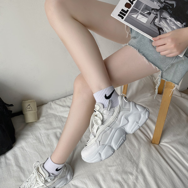 Sieviešu kedas ar rupju zoli - tīrs modelis