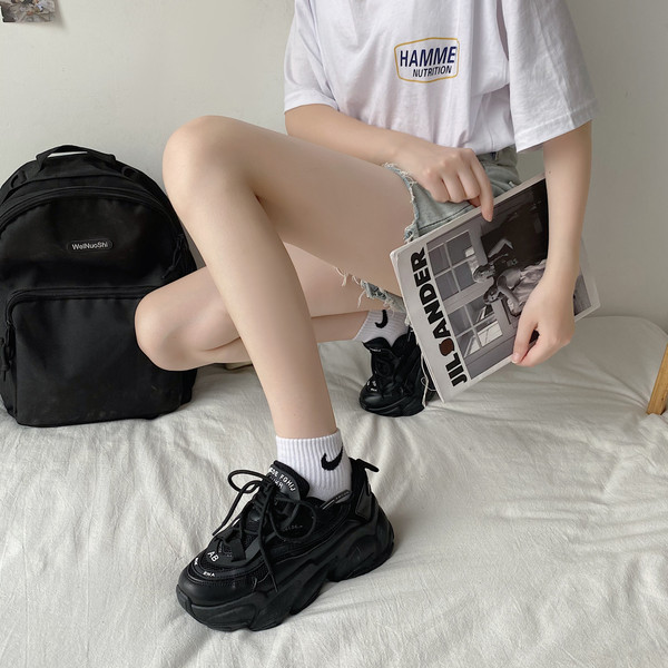 Sieviešu kedas ar rupju zoli - tīrs modelis