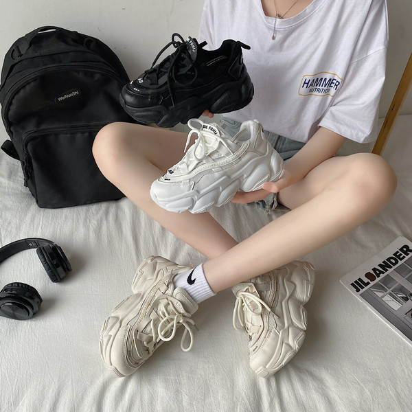 Sieviešu kedas ar rupju zoli - tīrs modelis