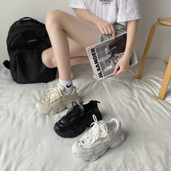 Sieviešu kedas ar rupju zoli - tīrs modelis