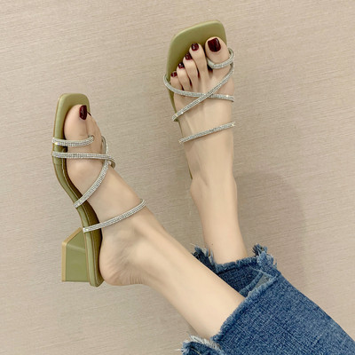 Sieviešu ikdienas čības ar zemu biezu papēdi un dekorācijas akmeņiem