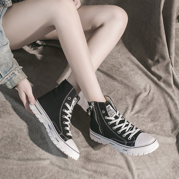 Νέο μοντέλο γυναικεία αθλητικά  υφασμάτων πάνινα παπούτσια σε λευκό και μαύρο χρώμα