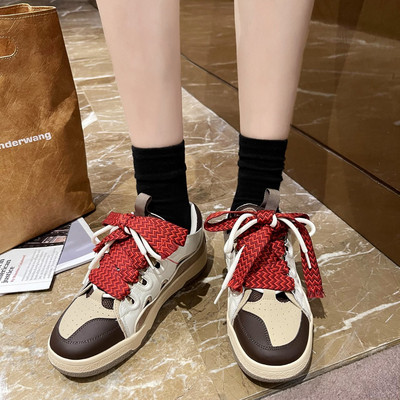 Ikdienas sieviešu kedas ar mežģīnēm divās krāsās piemērotas vasarai