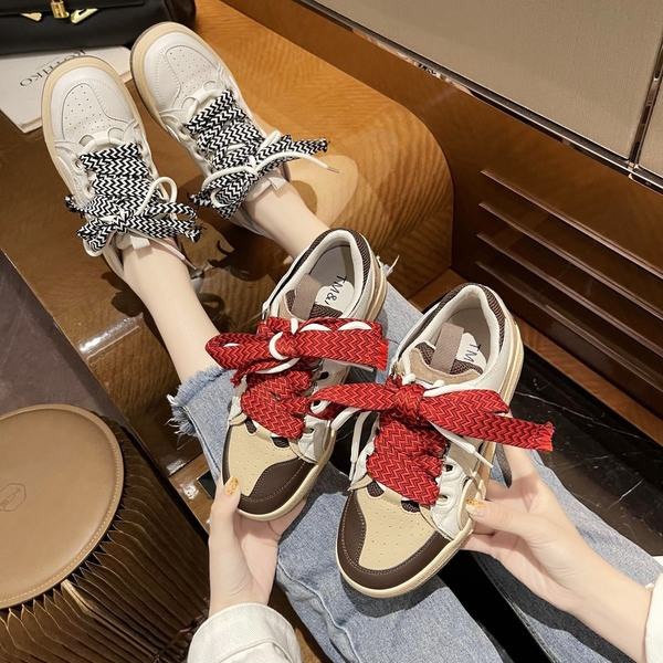 Ikdienas sieviešu kedas ar mežģīnēm divās krāsās piemērotas vasarai