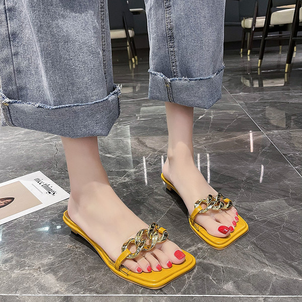 Jauns sieviešu čību modelis ar ķēdīti vairākās krāsās