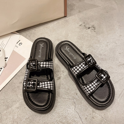 Ikdienas sieviešu čības ar sprādzi un plakanu zoli