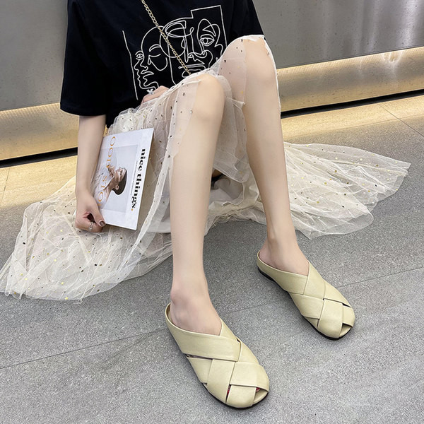 Jauns sieviešu čību modelis no eko ādas - ar plakanu zoli