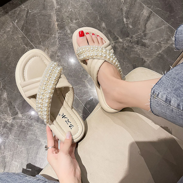 Ikdienas sieviešu čības ar pērlēm un plakanu zoli baltā un zaļā krāsā