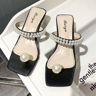 Κομψές γυναικείες παντόφλες με πέρλες και διάφανο τακούνι