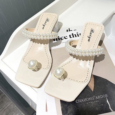 Κομψές γυναικείες παντόφλες με πέρλες και διάφανο τακούνι