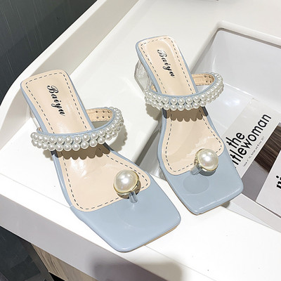 Κομψές γυναικείες παντόφλες με πέρλες και διάφανο τακούνι