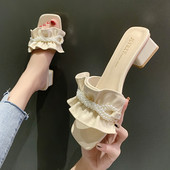 Modernas čības no eko ādas ar cirtām un pērlēm