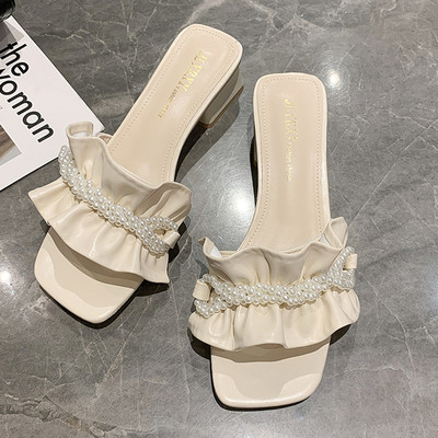 Modernas čības no eko ādas ar cirtām un pērlēm