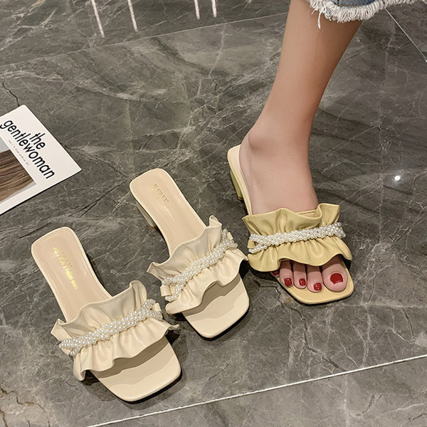 Modernas čības no eko ādas ar cirtām un pērlēm