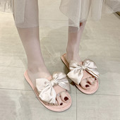 Ikdienas sieviešu čības ar plakanu zoli un satīna lenti