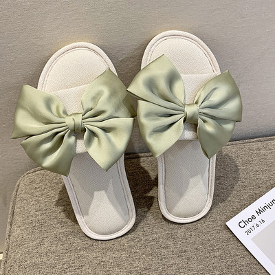 Ikdienas sieviešu čības ar plakanu zoli un satīna lenti