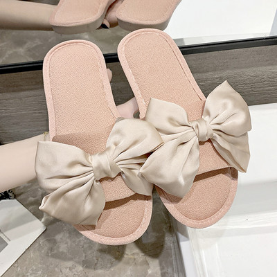 Ikdienas sieviešu čības ar plakanu zoli un satīna lenti