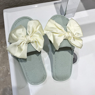 Ikdienas sieviešu čības ar plakanu zoli un satīna lenti