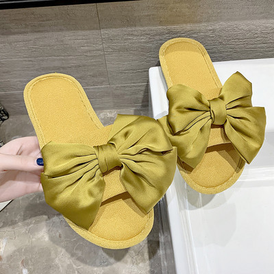 Ikdienas sieviešu čības ar plakanu zoli un satīna lenti