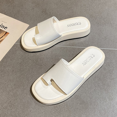 Ikdienas sieviešu plakanas čības ar ādas siksniņu