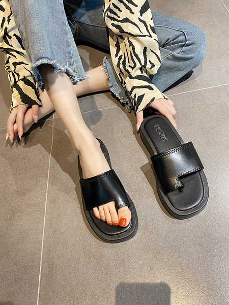 Ikdienas sieviešu plakanas čības ar ādas siksniņu