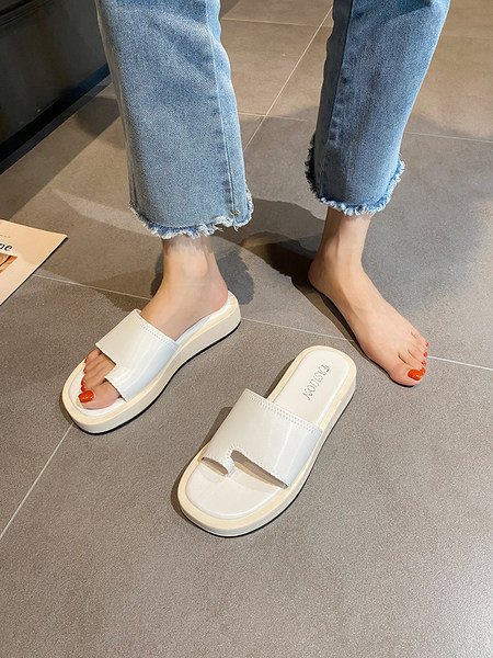 Ikdienas sieviešu plakanas čības ar ādas siksniņu