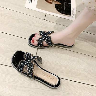 Sieviešu čības ar plakanu zoli un pērlēm