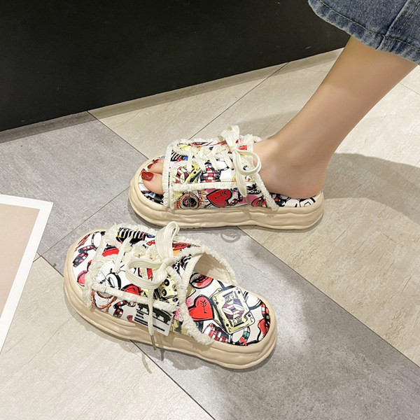 Sieviešu krāsainas čības ar mežģīnēm