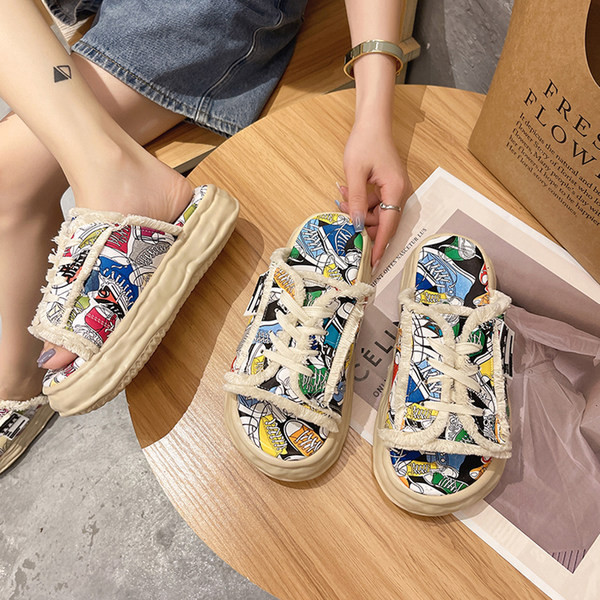 Sieviešu krāsainas čības ar mežģīnēm