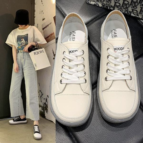 Sieviešu kedas ar mežģīnēm piemērotas vasarai