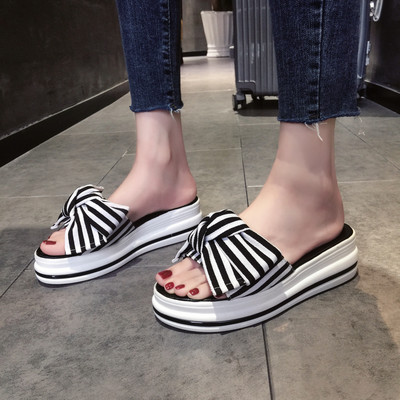 Παντόφλες casual γυναικείες με πλατφόρμα 5 cm και ριγέ κορδέλα