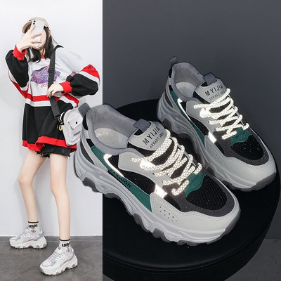 Sieviešu kedas ar mežģīnēm divās krāsās un rupju zoli