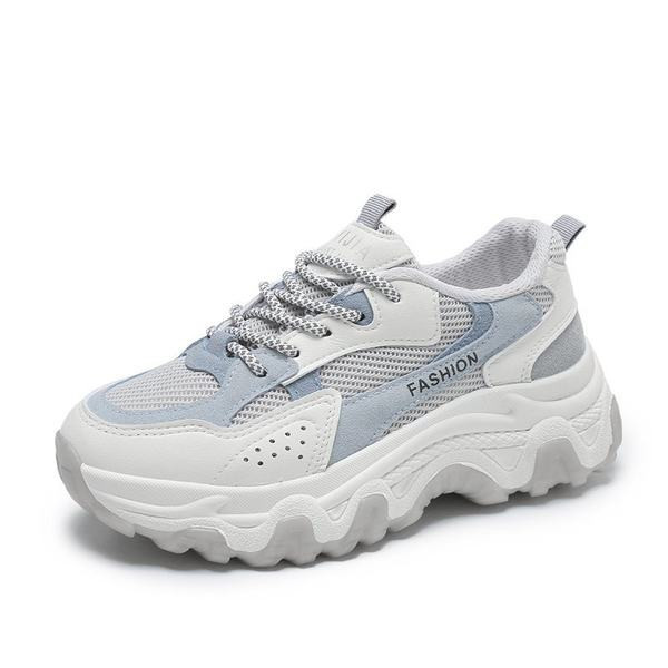 Sieviešu kedas ar mežģīnēm divās krāsās un rupju zoli