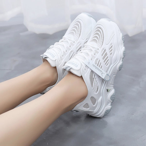 Jauns sieviešu kedu modelis ar raupju zoli - divu krāsu