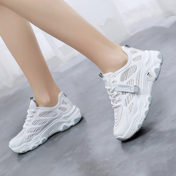 Jauns sieviešu kedu modelis ar raupju zoli - divu krāsu