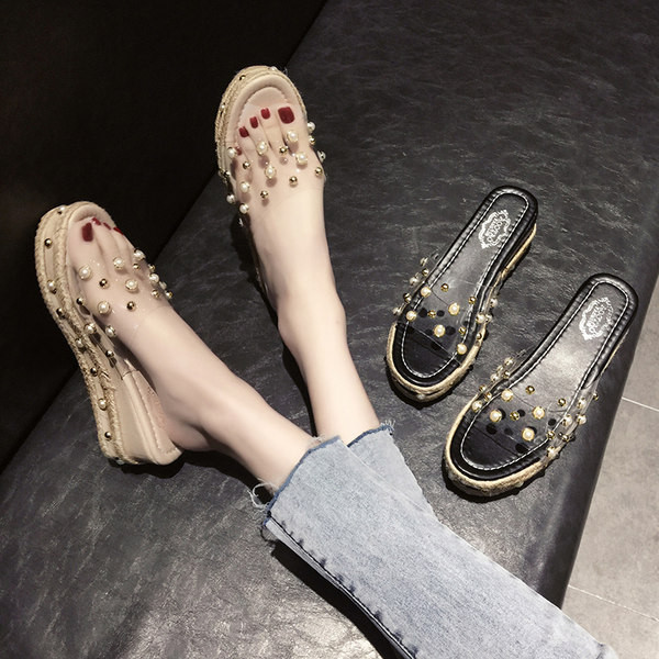 Sieviešu čības ar 6,5 cm platformu un pērļu rotājumu