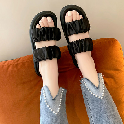 Mūsdienīgas čības ar plakanu zoli trīs krāsās