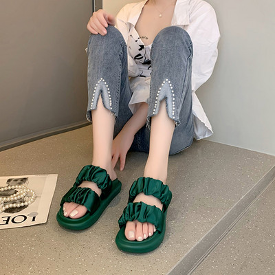 Mūsdienīgas čības ar plakanu zoli trīs krāsās