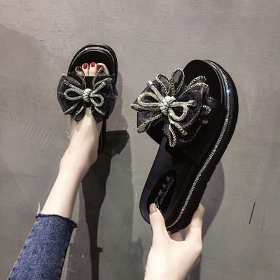 Sieviešu čības ar plakanu zoli ar lentīti un dekorācijas akmeņiem