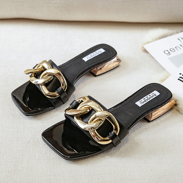 Sieviešu lakādas čības ar metāla apdari baltā un melnā krāsā