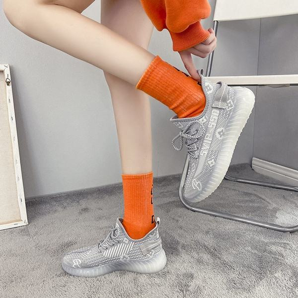 Γυναικεία υφασμάτινα αθλητικά παπούτσια κατάλληλα για την άνοιξη