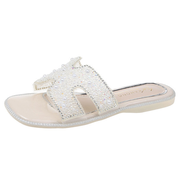 Jauns čību modelis ar spīdīgu efektu