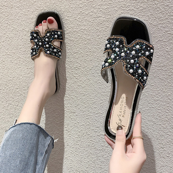 Jauns čību modelis ar spīdīgu efektu