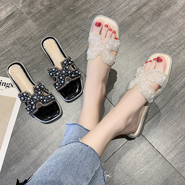 Jauns čību modelis ar spīdīgu efektu