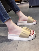 Sieviešu ikdienas čības ar plakanu zoli