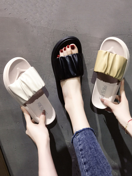 Sieviešu ikdienas čības ar plakanu zoli