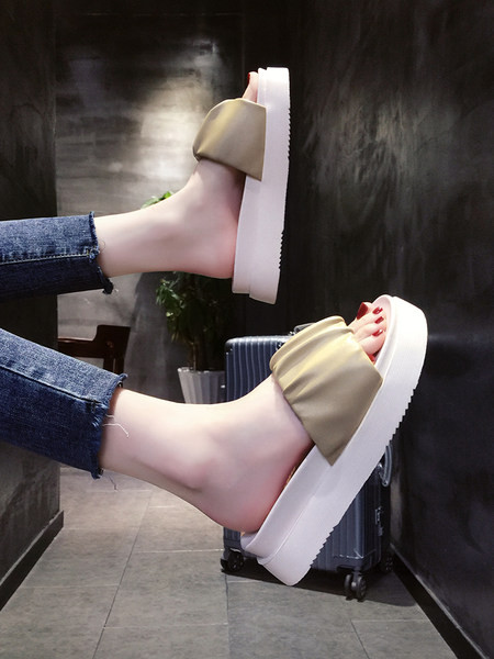 Sieviešu ikdienas čības ar plakanu zoli