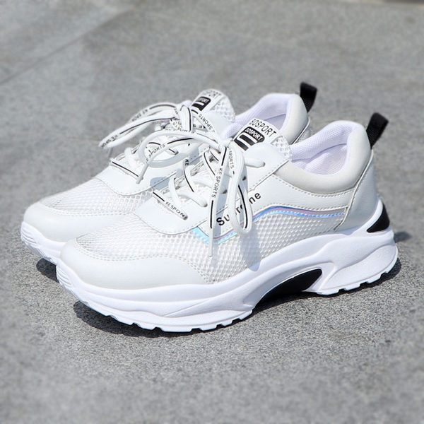 Ikdienas tīkliņveida kedas ar raupju baltu zoli