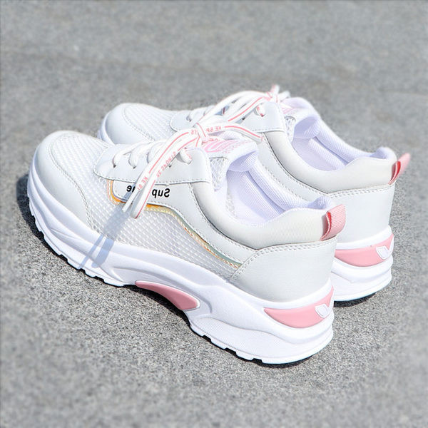 Ikdienas tīkliņveida kedas ar raupju baltu zoli