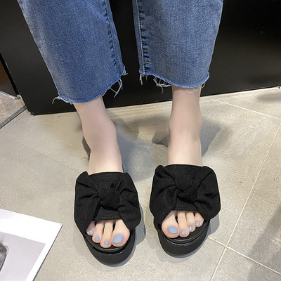 Γυναικείες παντόφλες με πλατφόρμα 5 cm και κορδέλα από οικολογικό σουέτ